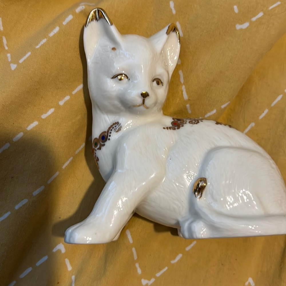Hold!   New (Vintage ) formalities White/Gold cat/Baum Bros